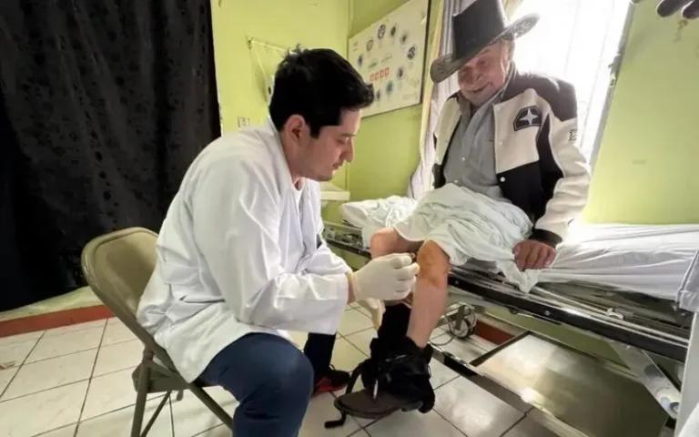 Médicos nicaragüenses se capacitan en técnicas avanzadas para la reconstrucción de huesos