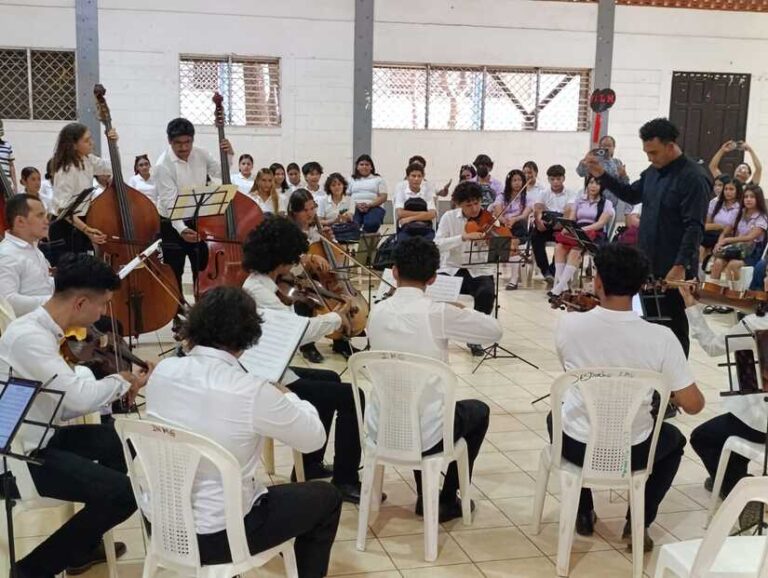 Estudiantes de orquesta destacan en el concierto Sinfonía de Luz y Esperanza en Managua