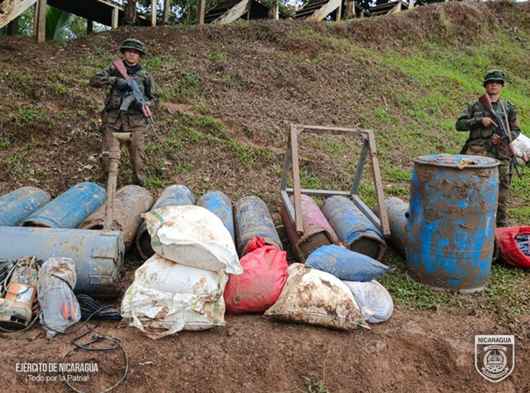 Armas, medios para minería ilegal y 9 nicaragüenses fueron retenidos en el Río San Juan