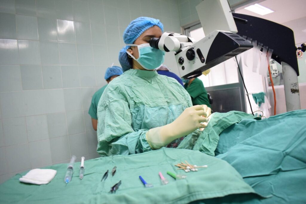 Más de 200 pacientes participan en jornada de cirugías oftalmológicas dedicada a las madres