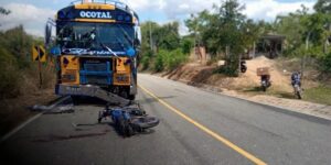 Adolescente muere tras chocar con su motocicleta contra un bus en Wiwilí