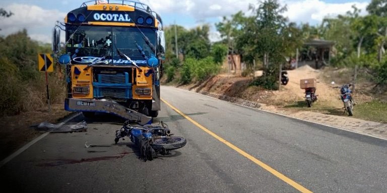Adolescente muere tras chocar con su motocicleta contra un bus en Wiwilí