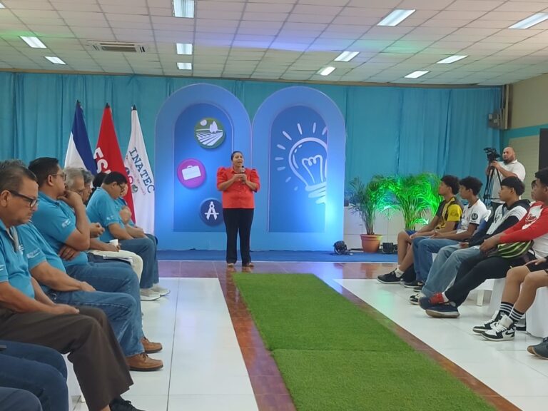 Centro Tecnológico Simón Bolívar celebra 41 años de historia, gratuidad y evolución educativa