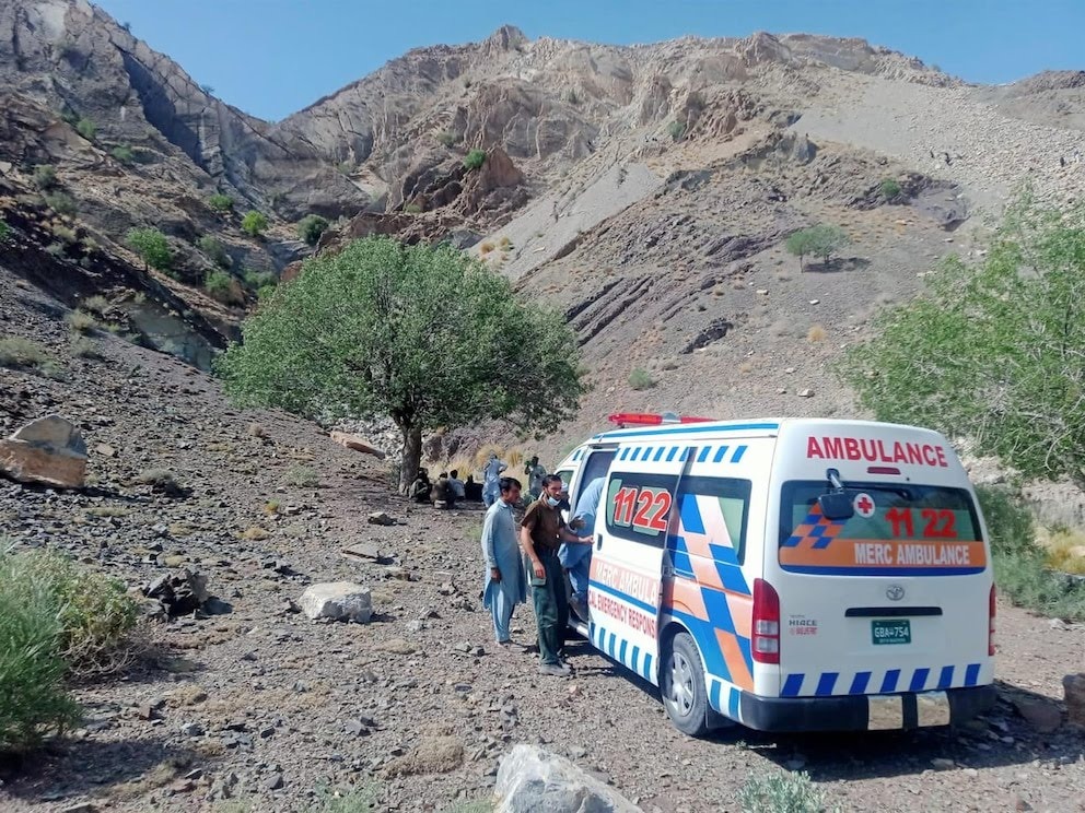 Colisión entre autobús y furgoneta deja 11 muertos y siete heridos en noroeste de Pakistán