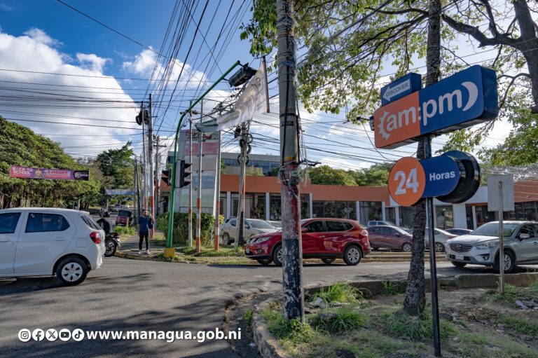 Comuna capitalina promueve el ordenamiento urbano a través de la Ley de Rótulos