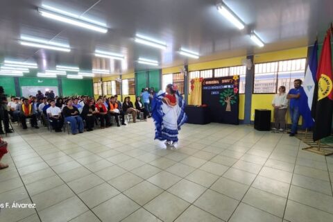 Mined lanza programa nacional para garantizar la continuidad educativa de 50 mil bachilleres