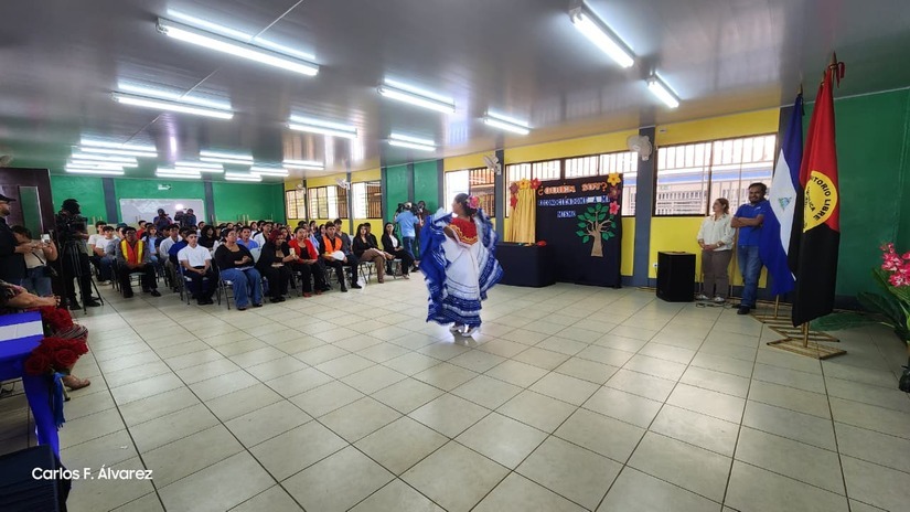 Mined lanza programa nacional para garantizar la continuidad educativa de 50 mil bachilleres