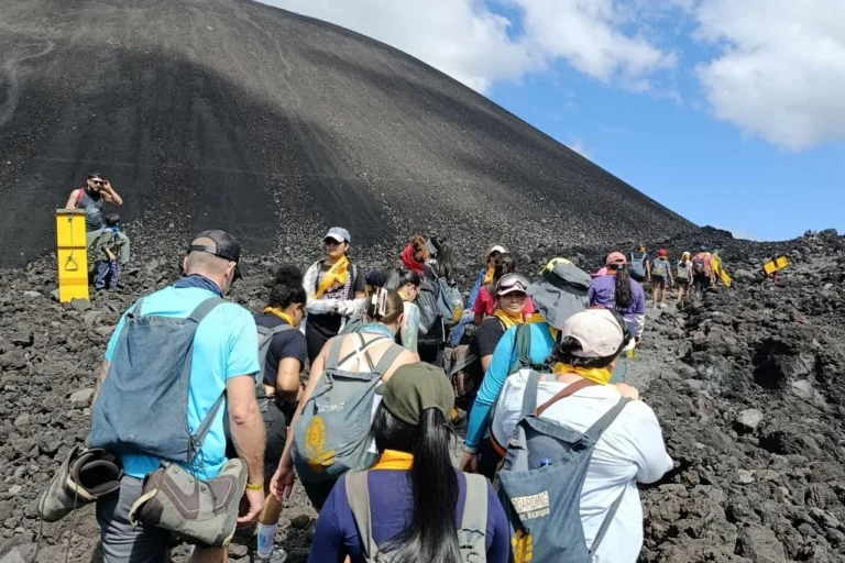 Más de 25 mil turistas desafiaron al Cerro Negro en el inicio de 2026