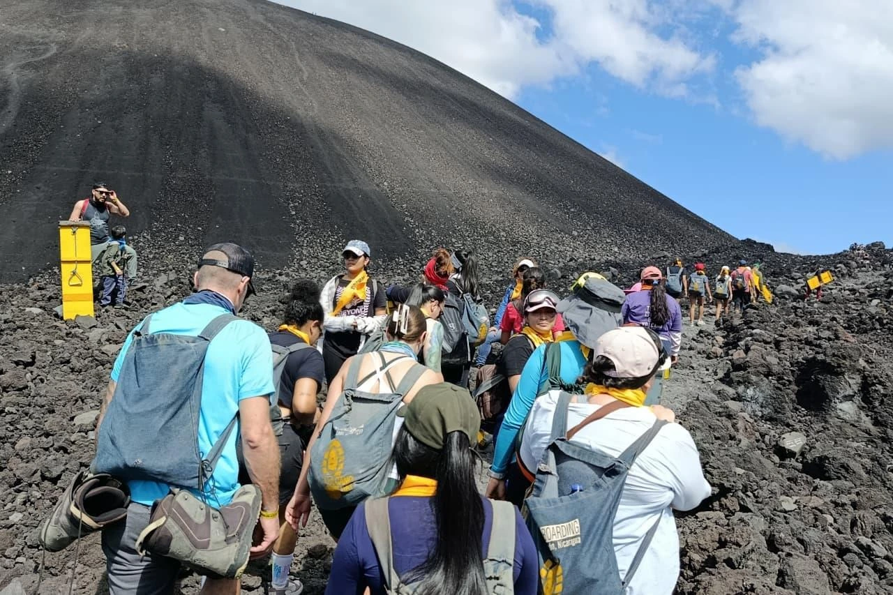 Más de 25 mil turistas desafiaron al Cerro Negro en el inicio de 2026