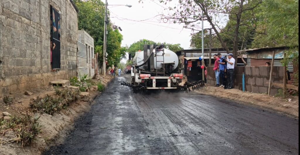Familias de Laureles Sur contarán con nuevas calles asfaltadas
