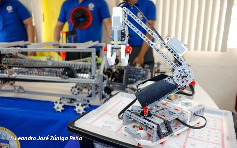 Estudiantes presentan innovadores proyectos de robótica para el desarrollo tecnológico