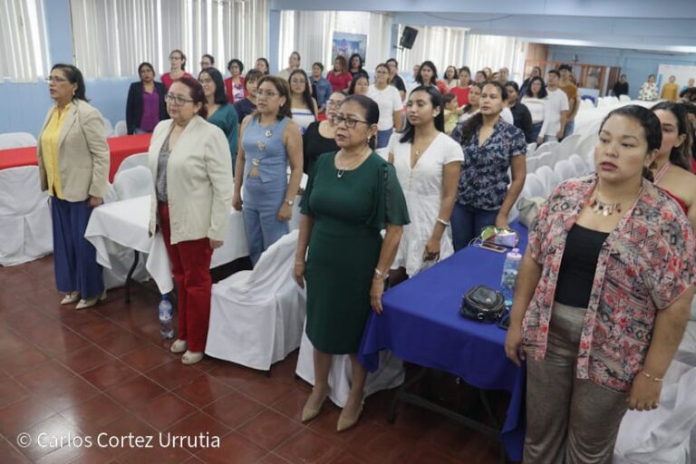 Reconocen la importancia de las madres nicaragüenses en la educación superior