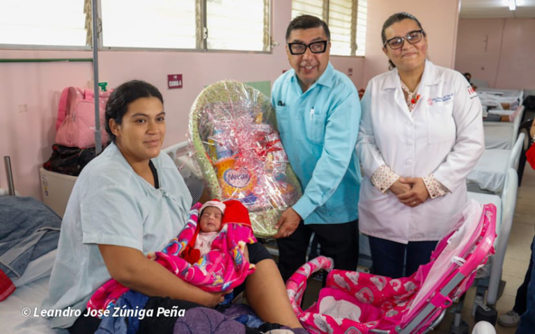 Alcaldía de Managua entrega regalos a las primeras madres del 30 de mayo