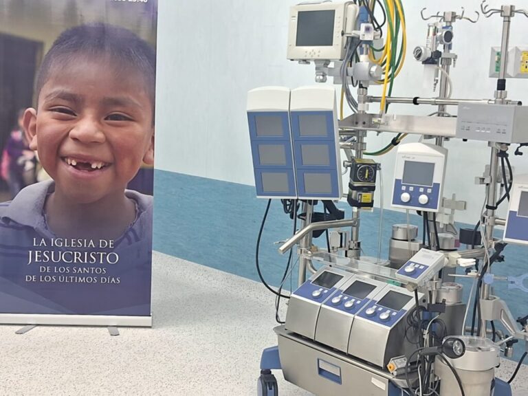 Gobierno destaca apoyo de brigada médica de Florida y donativo para el Hospital La Mascota