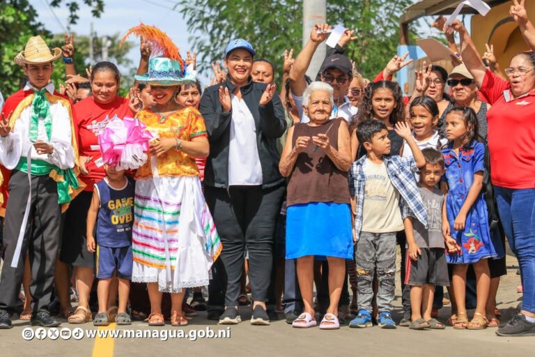 Comuna inaugura en el Walter Ferreti 7.5 cuadras nuevas de revestimiento asfáltico