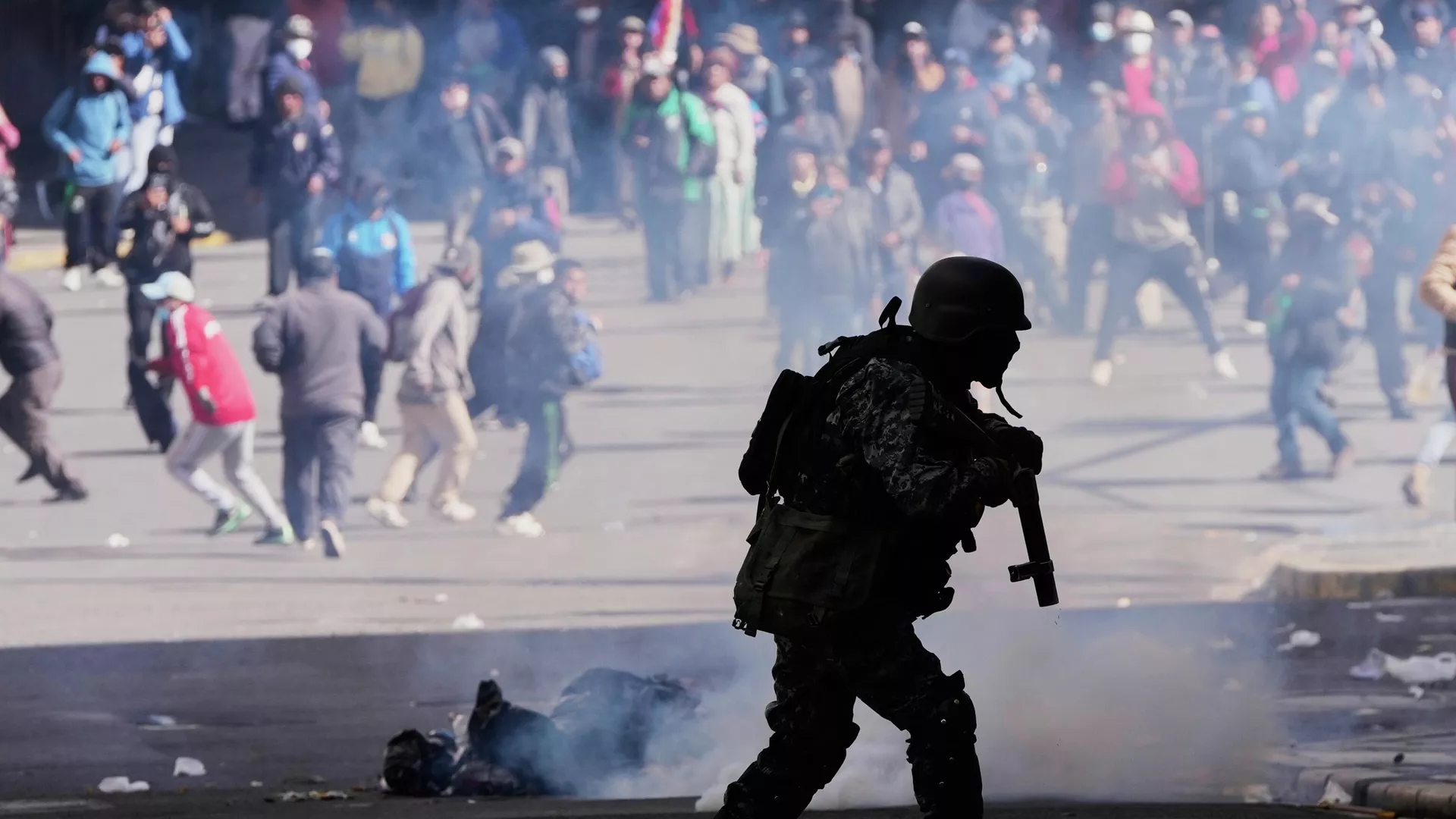 Tras más de un mes de protestas, el Senado de Bolivia aprueba la ley que regula el estado de excepción