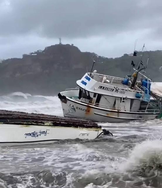 Fuertes olas de hasta 4 metros causan daños a embarcaciones en San Juan del Sur