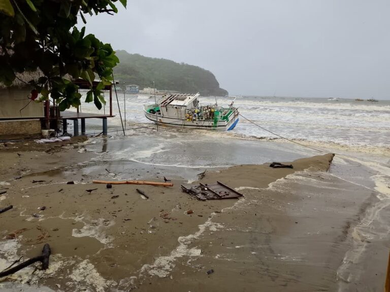 Ejército de Nicaragua alerta por crecida de ríos y escombros ante el avance de la tormenta Cristina