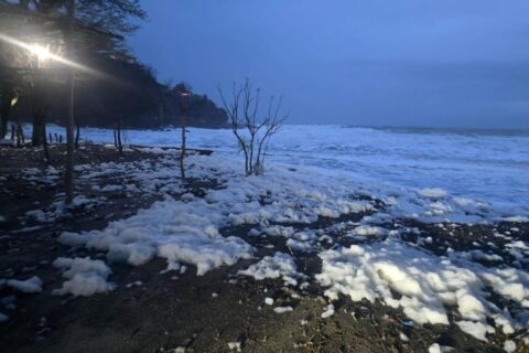 Ineter: Espuma marina en el Pacífico es un fenómeno natural por el oleaje