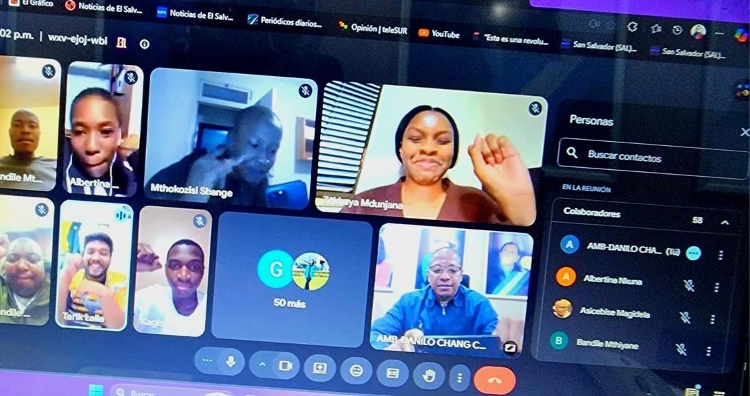 Transformación social nicaragüense es compartida con jóvenes sudafricanos