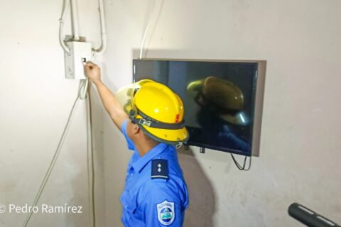 Bomberos realizan inspecciones para evitar accidentes domésticos en los barrios