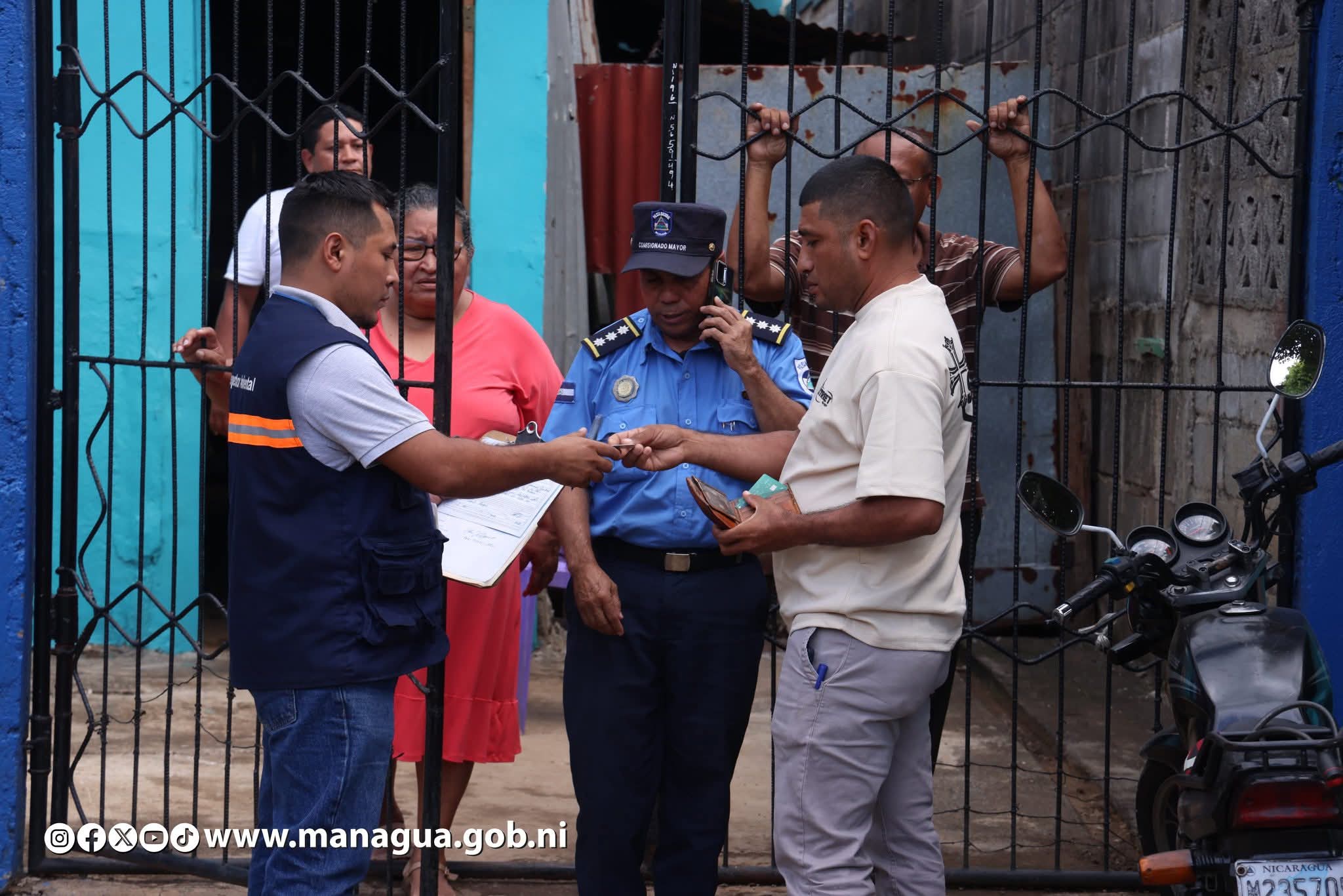 Alcaldía de Managua aplica “tarjeta roja” y envía al depósito a los primeros vehículos por botar basura