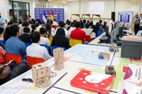 Universitarios presentan ideas creativas con impacto comunitario