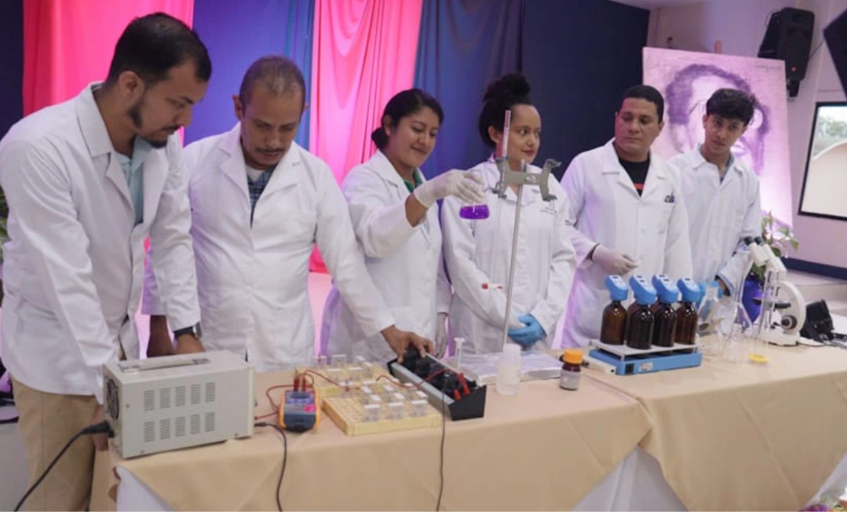 Conocimiento que transforma: Estudiantes de la Universidad Casimiro Sotelo innovan para el desarrollo sostenible