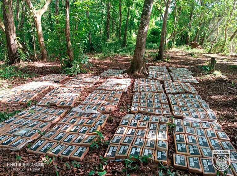Ejército de Nicaragua incauta en Río San Juan 475 paquetes de cocaína