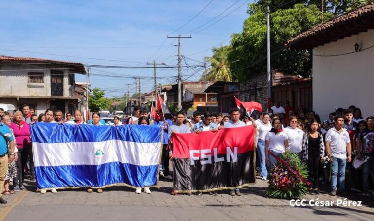 Leoneses celebran los 47 años de su liberación con una jornada cultural y revolucionaria