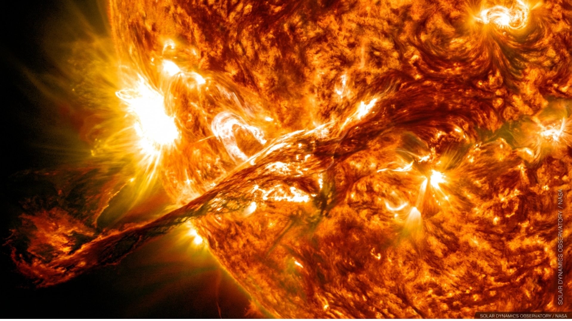 El Sol rompe semanas de calma con dos potentes erupciones