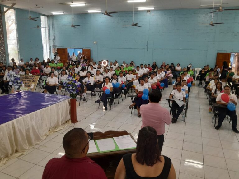 Celebran el Día del Maestro Normalista ratificando compromiso de una educación gratuita y de calidad