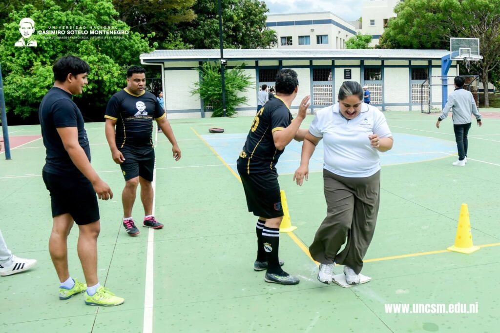 Comunidad universitaria promueve la recreación sana y la formación integral con torneo de kickball