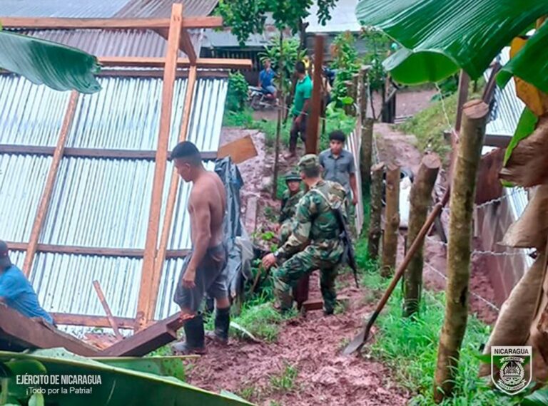 Deslizamiento de tierra obliga a evacuar a 18 familias en Waslala