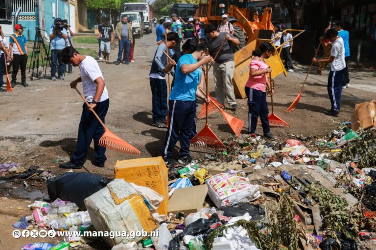 Campaña “Jugá Limpio” erradica con éxito 15 basureros ilegales en barrios de la capital