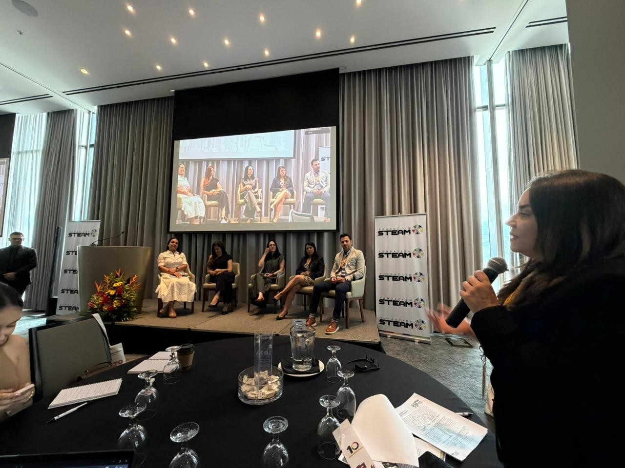 Nicaragua presenta sus avances en la educación digital durante foro regional en Costa Rica