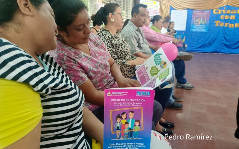Más de 10 mil padres de familia participan en talleres de Crianza con Ternura