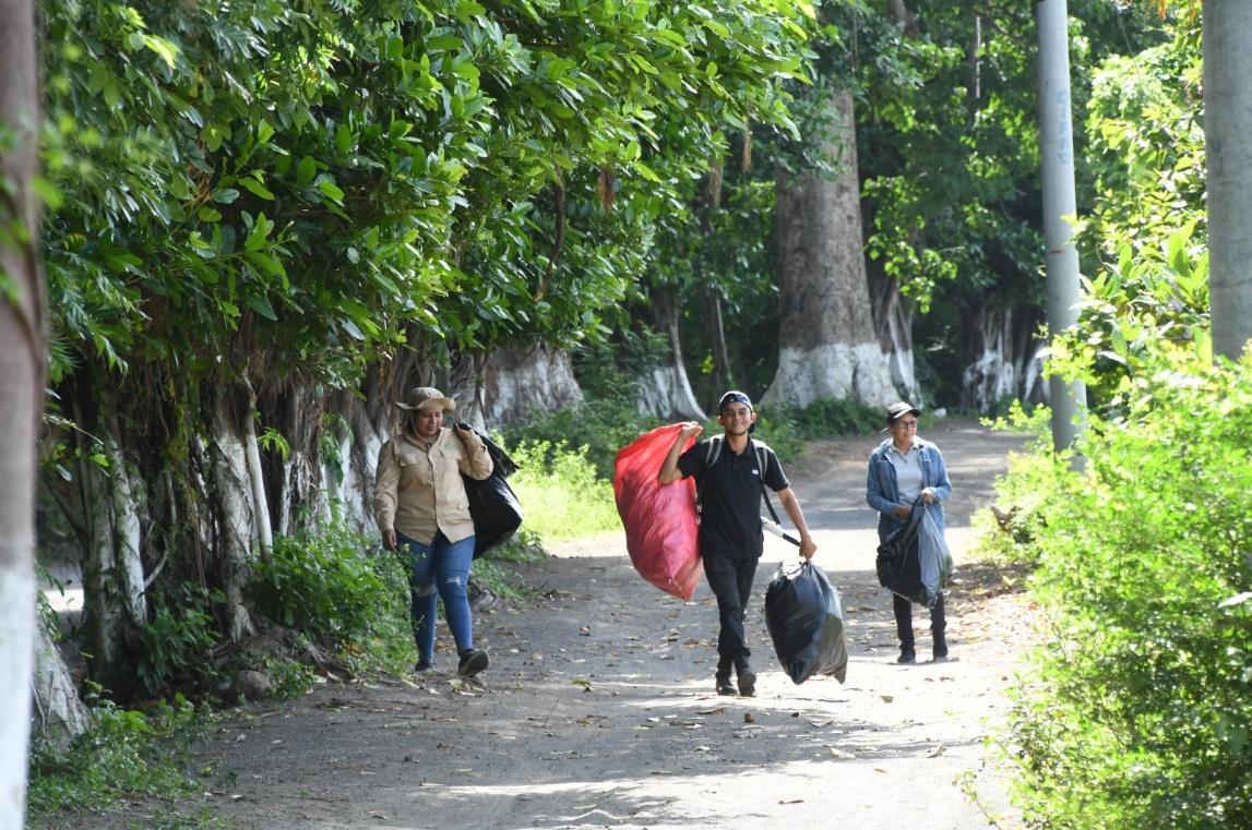 Jornada ecológica retira desechos de la Playa Punta Jesús María en Ometepe