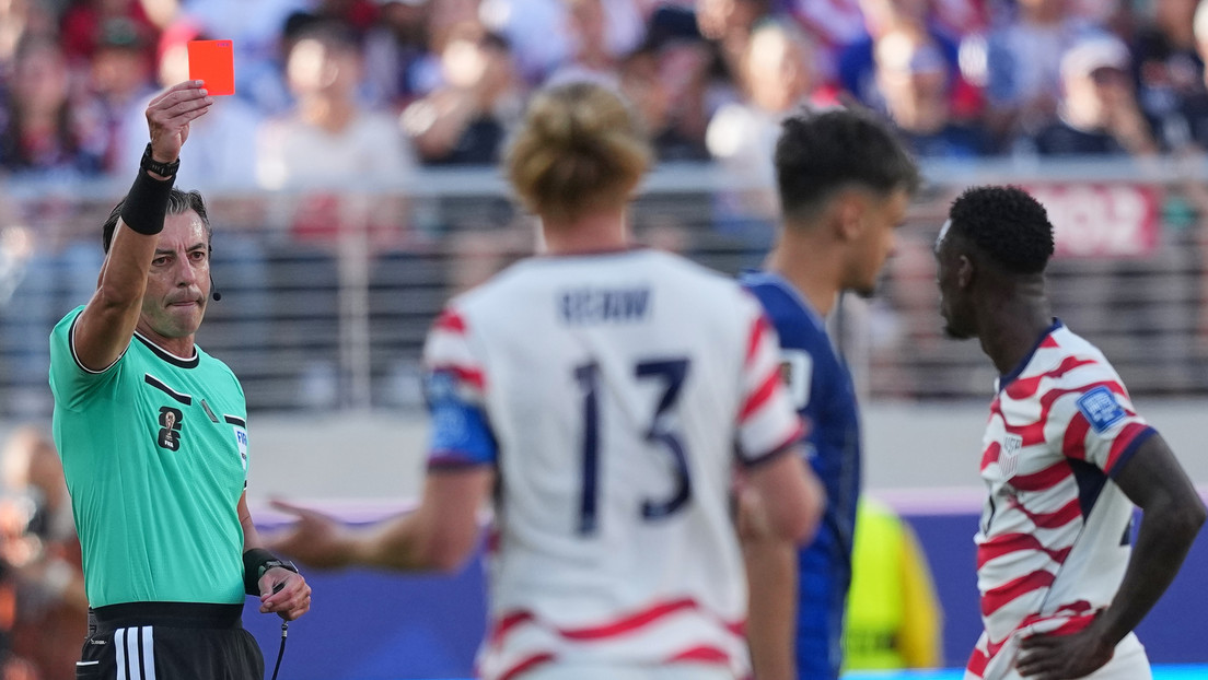La UEFA carga contra la FIFA por su decisión “sin precedentes, incomprensible e injustificable” sobre Balogun