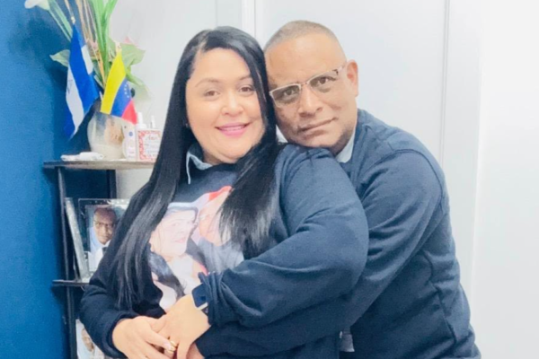 Familia de la nicaragüense Reyna Valladares no pierden la fe de encontrarla viva entre los escombros en Venezuela