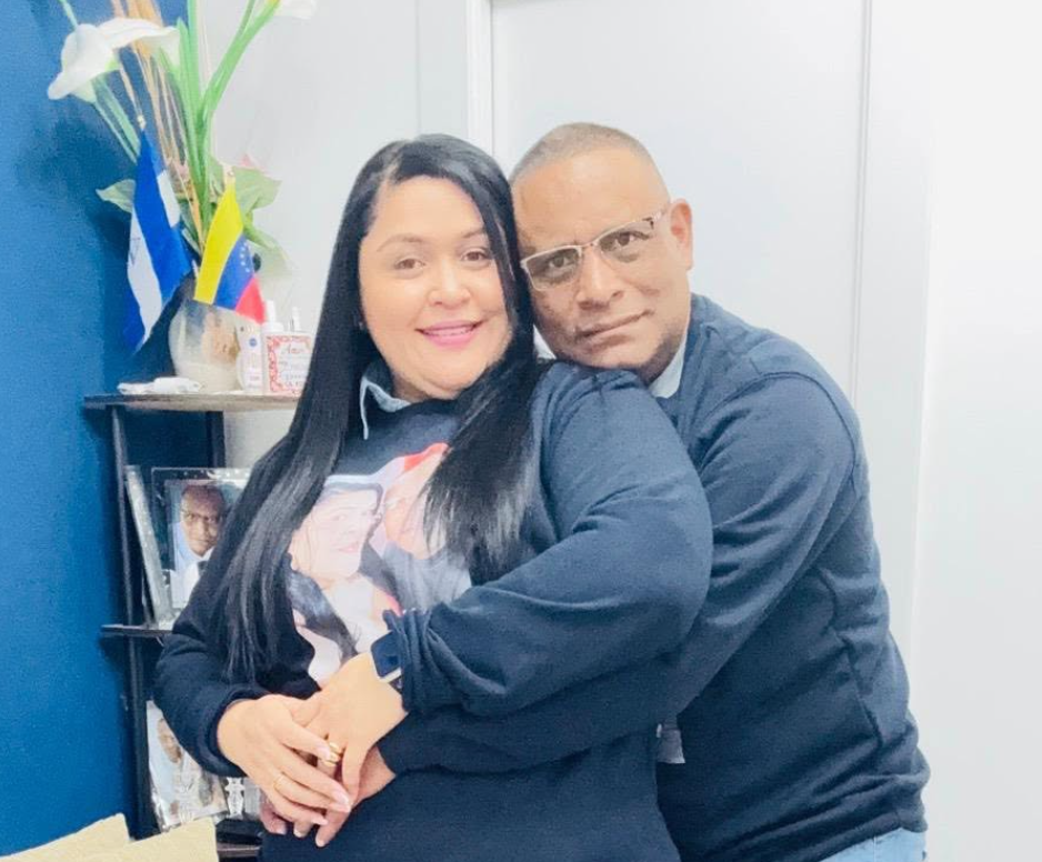 Familia de la nicaragüense Reyna Valladares no pierden la fe de encontrarla viva entre los escombros en Venezuela
