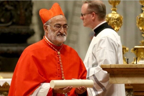 Cardenal ‘papable’ es señalado de presunta agresión sexual contra cinco mujeres
