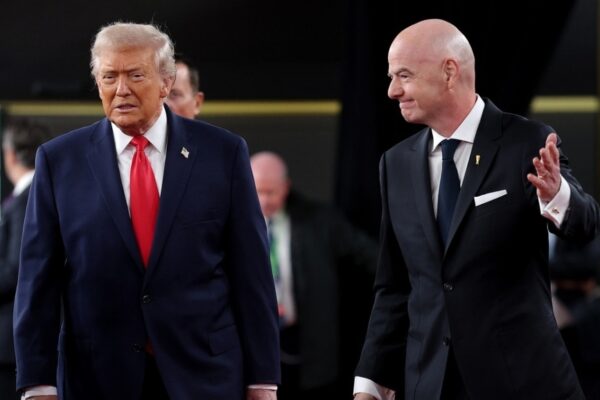 Eurodiputados exigen investigar a Infantino por la polémica suspensión anulada a un futbolista de EEUU