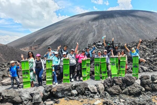 Volcán Cerro Negro atrae a turistas de 95 naciones, visitas aumentan 15%