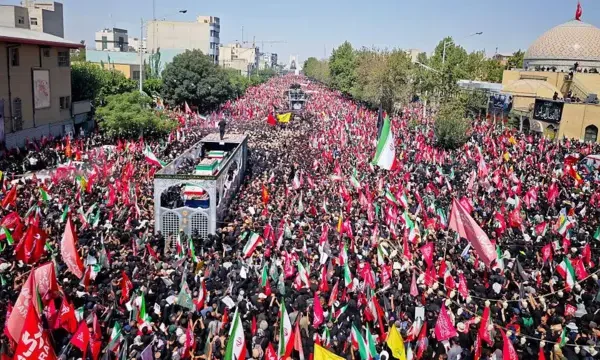 Revelan el número récord de asistentes al masivo funeral del ayatolá Alí Jameneí