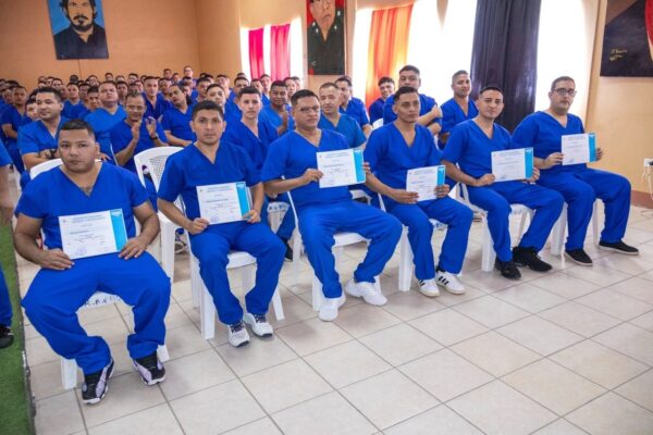 Privados de libertad de Tipitapa se gradúan en cuatro cursos de formación técnica