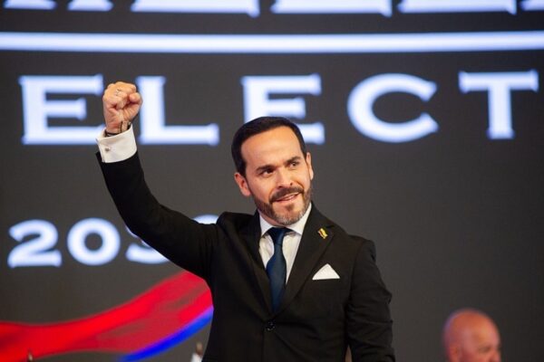 De la Espriella propone una inédita toma de posesión en Colombia