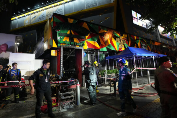 Tragedia en Bangkok: un voraz incendio arrasa un restaurante y deja decenas de muertos