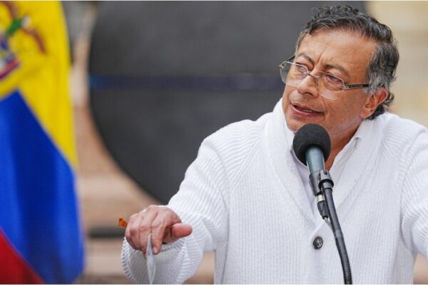 Petro da una orden que amenaza con arruinar el acto de posesión ideado por su sucesor