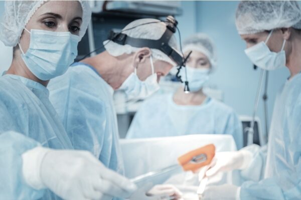 Descubren a una mujer en Uruguay que operó dos décadas como cardióloga sin tener título